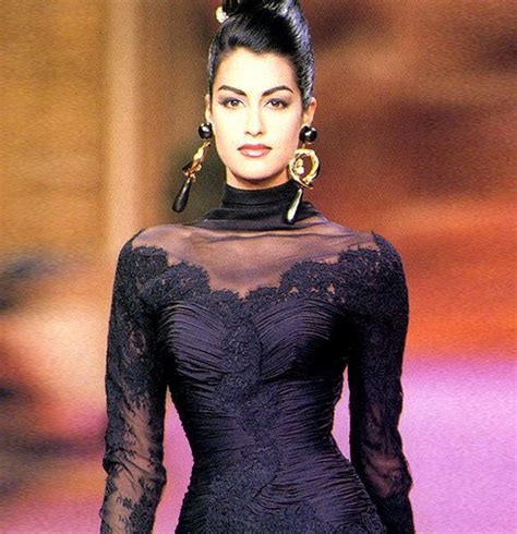 Yasmeen Ghauri Husband & Daughter; 90s Model。